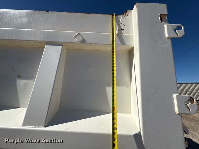 image for item EA7056 1995 Ford F800 dump truck