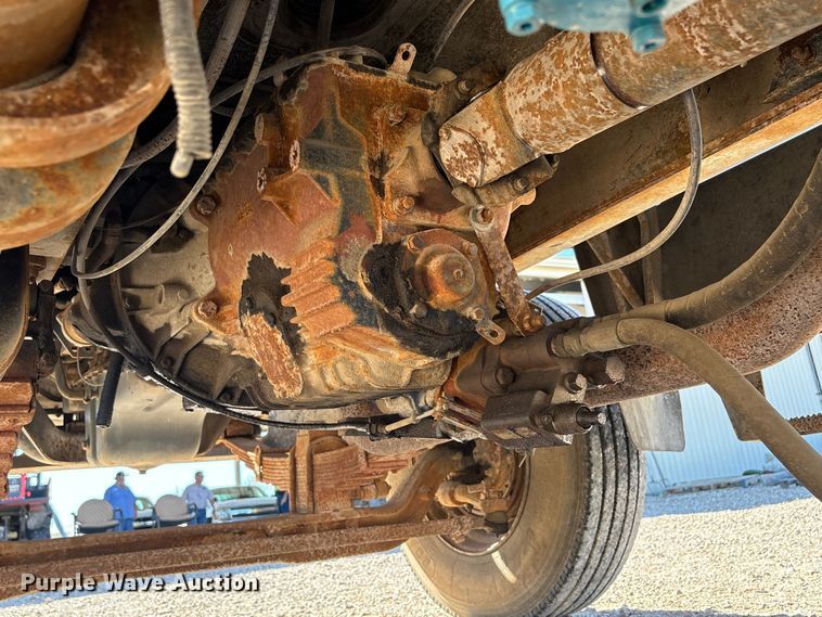 image for item EA7056 1995 Ford F800 dump truck