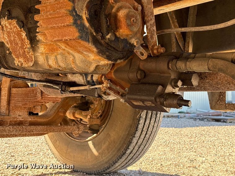 image for item EA7056 1995 Ford F800 dump truck