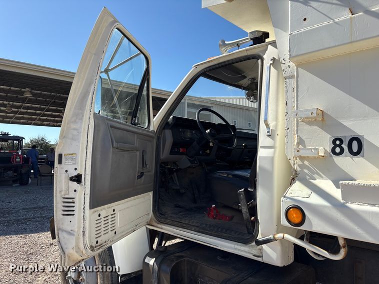 image for item EA7056 1995 Ford F800 dump truck