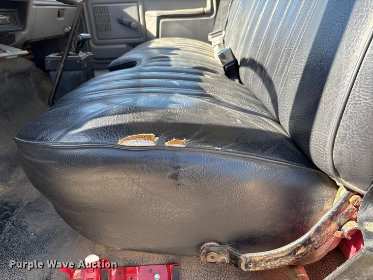 image for item EA7056 1995 Ford F800 dump truck