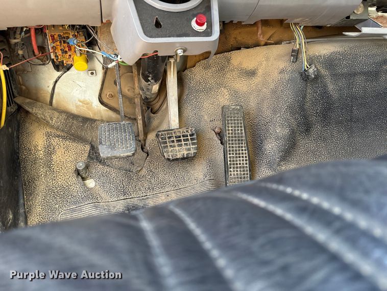 image for item EA7056 1995 Ford F800 dump truck