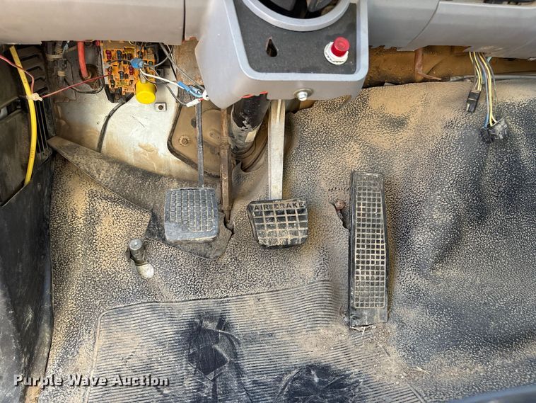 image for item EA7056 1995 Ford F800 dump truck