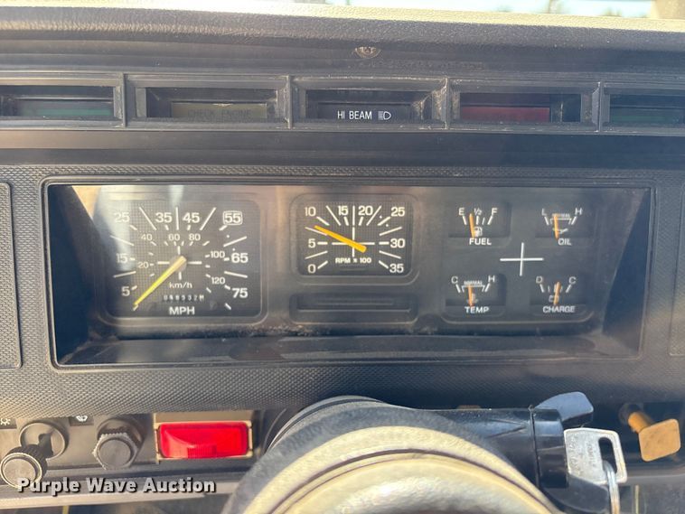 image for item EA7056 1995 Ford F800 dump truck