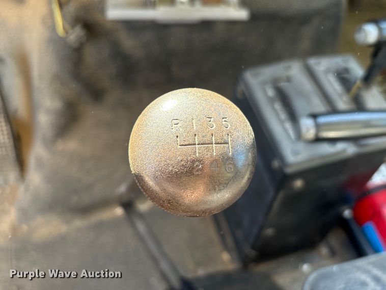 image for item EA7056 1995 Ford F800 dump truck