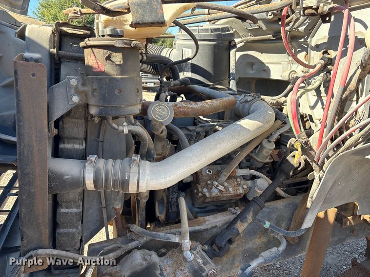 image for item EA7056 1995 Ford F800 dump truck