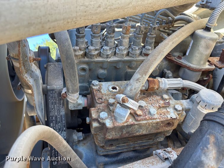 image for item EA7056 1995 Ford F800 dump truck