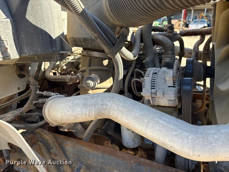 image for item EA7056 1995 Ford F800 dump truck