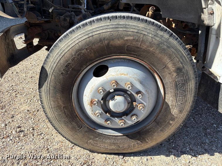 image for item EA7056 1995 Ford F800 dump truck