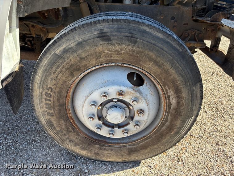 image for item EA7056 1995 Ford F800 dump truck