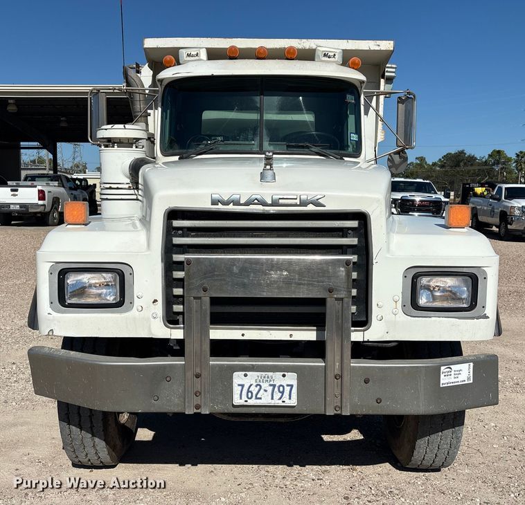image for item EA7058 1999 Mack RD dump truck