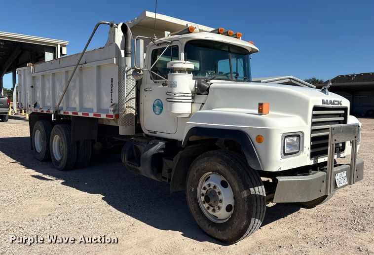 image for item EA7058 1999 Mack RD dump truck