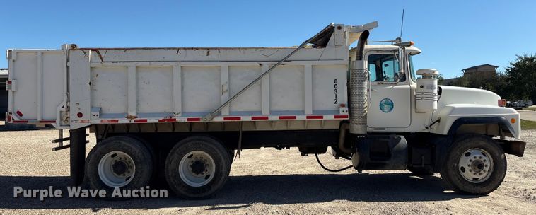image for item EA7058 1999 Mack RD dump truck
