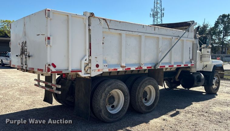 image for item EA7058 1999 Mack RD dump truck