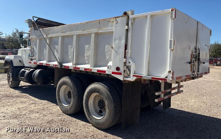 image for item EA7058 1999 Mack RD dump truck