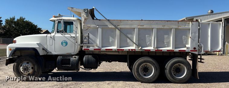 image for item EA7058 1999 Mack RD dump truck