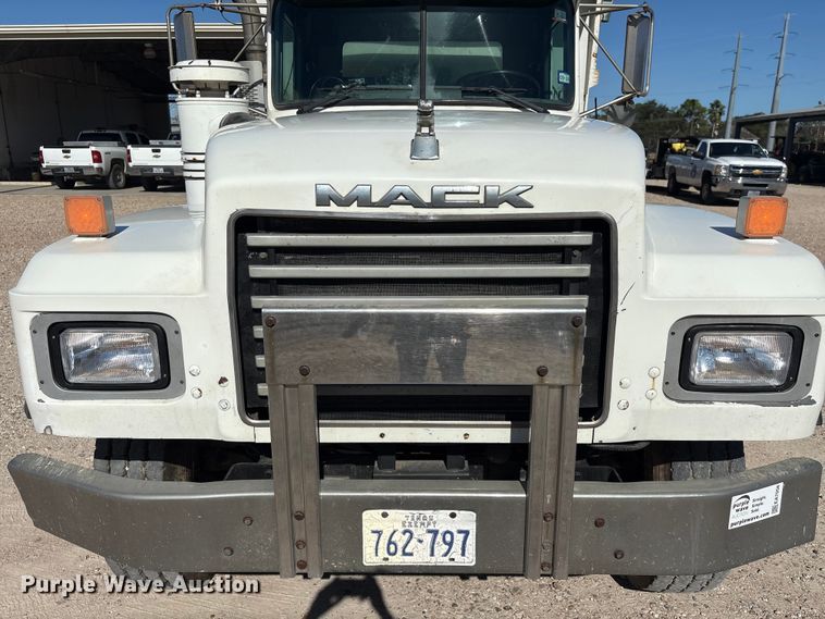 image for item EA7058 1999 Mack RD dump truck