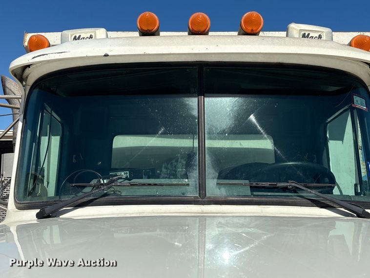 image for item EA7058 1999 Mack RD dump truck