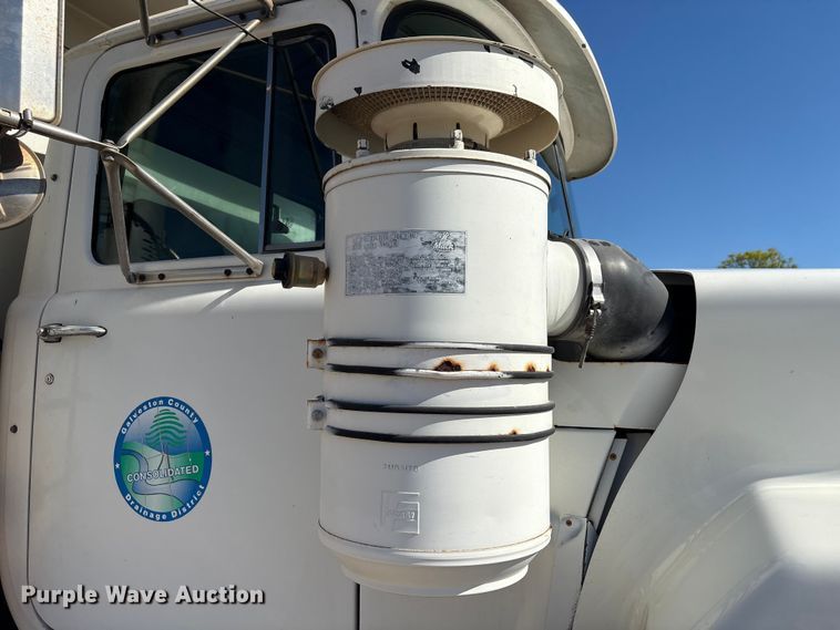 image for item EA7058 1999 Mack RD dump truck