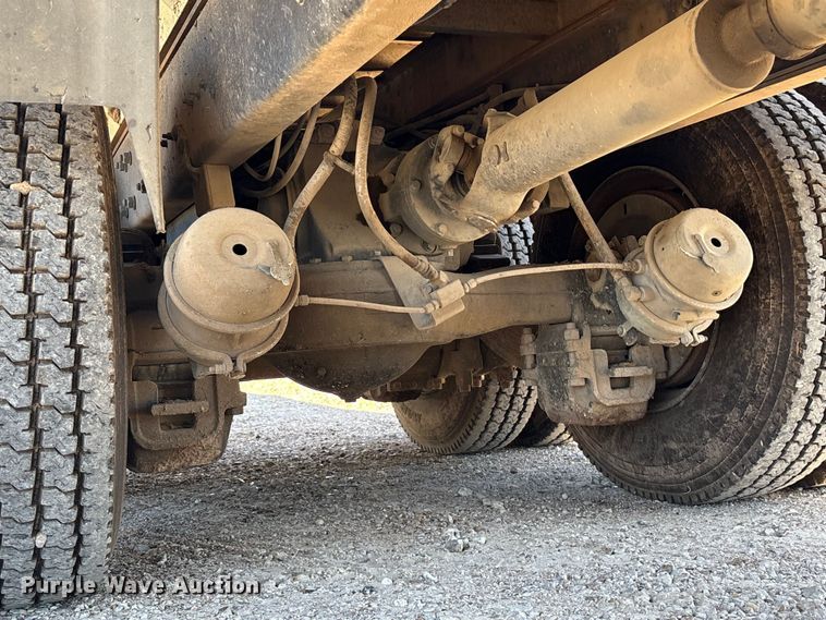 image for item EA7058 1999 Mack RD dump truck