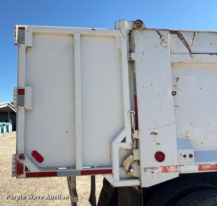 image for item EA7058 1999 Mack RD dump truck