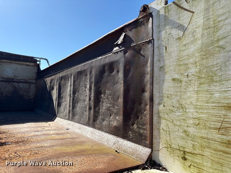 image for item EA7058 1999 Mack RD dump truck