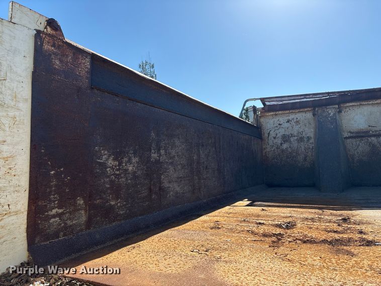 image for item EA7058 1999 Mack RD dump truck