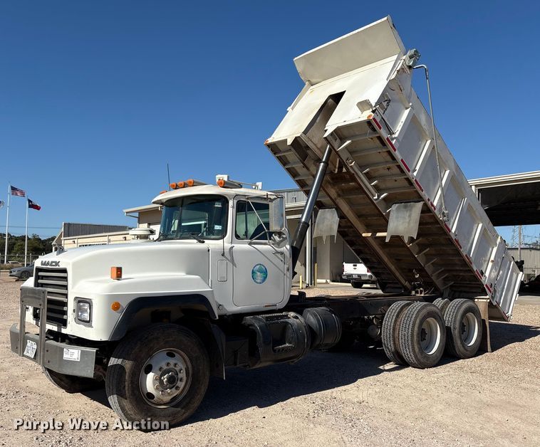 image for item EA7058 1999 Mack RD dump truck