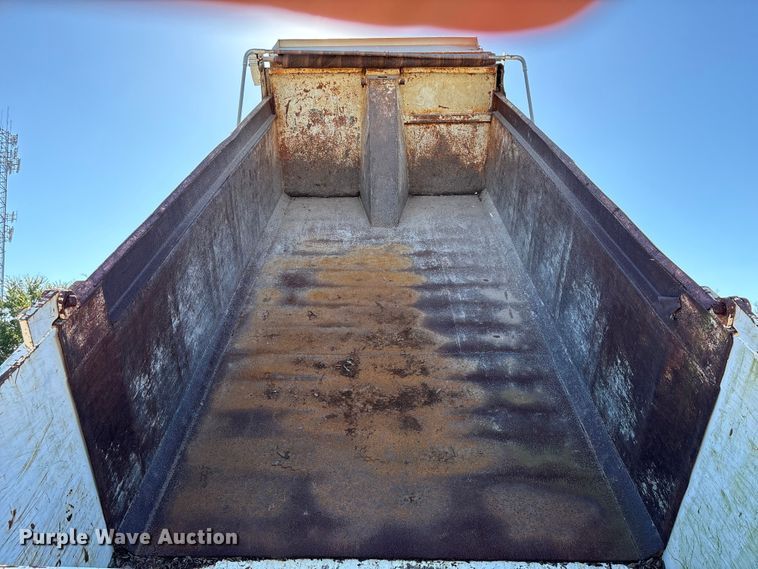 image for item EA7058 1999 Mack RD dump truck