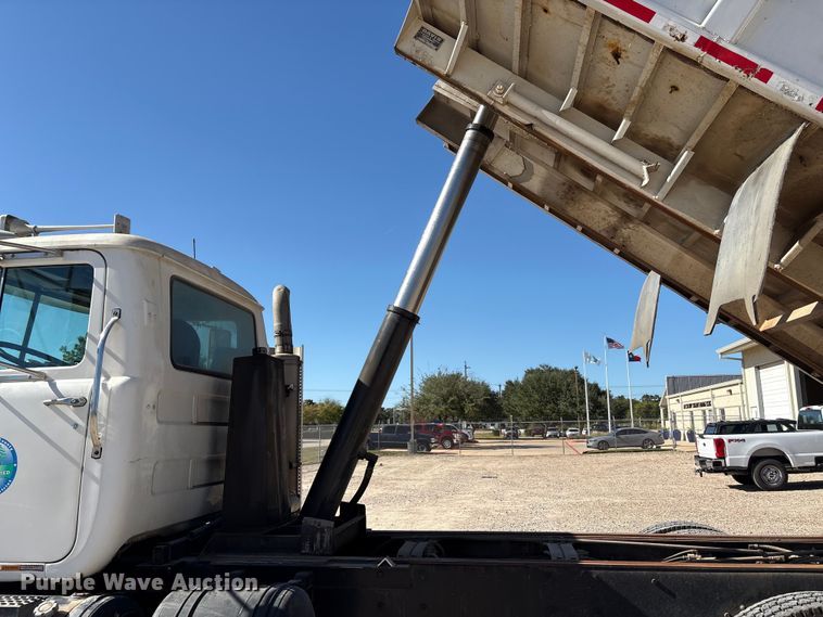 image for item EA7058 1999 Mack RD dump truck
