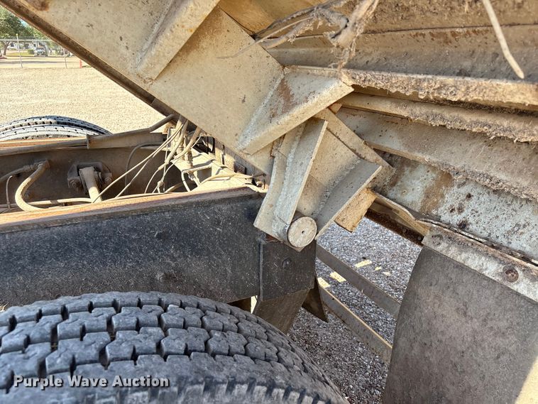 image for item EA7058 1999 Mack RD dump truck