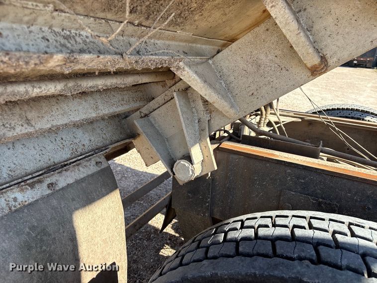 image for item EA7058 1999 Mack RD dump truck