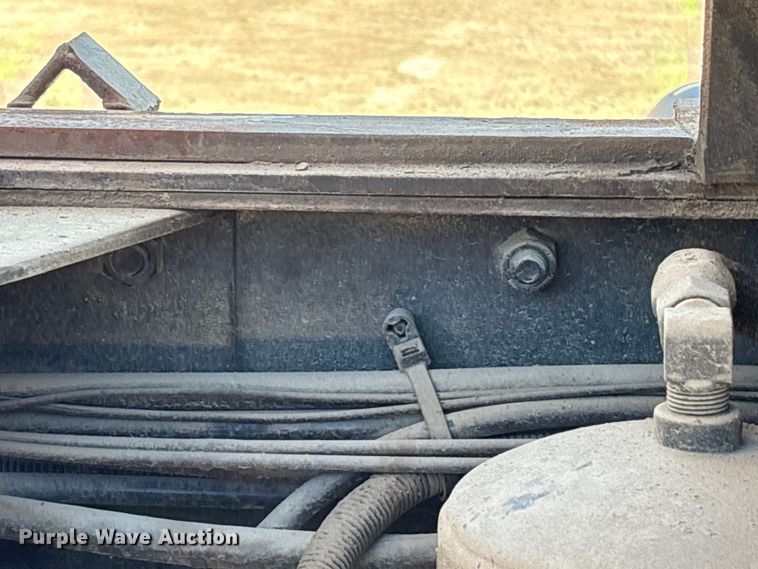 image for item EA7058 1999 Mack RD dump truck