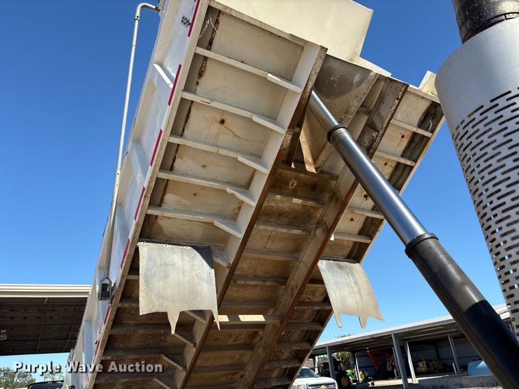 image for item EA7058 1999 Mack RD dump truck