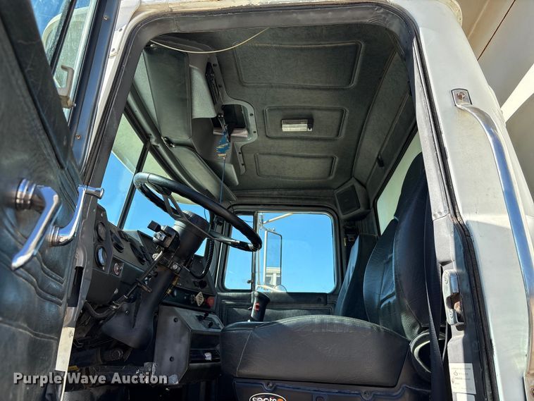 image for item EA7058 1999 Mack RD dump truck