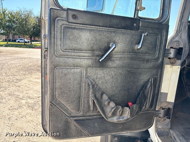 image for item EA7058 1999 Mack RD dump truck