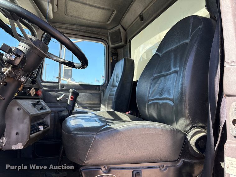 image for item EA7058 1999 Mack RD dump truck