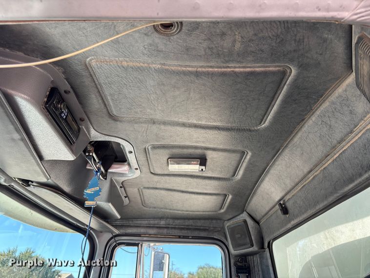 image for item EA7058 1999 Mack RD dump truck