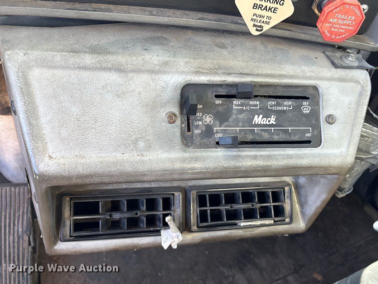 image for item EA7058 1999 Mack RD dump truck