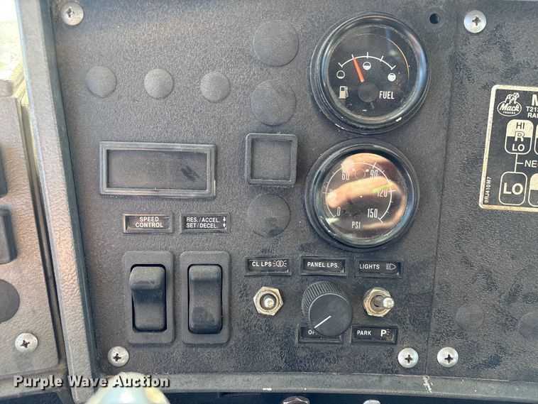 image for item EA7058 1999 Mack RD dump truck