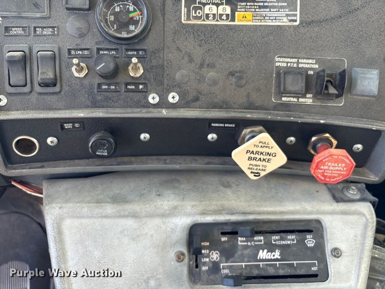 image for item EA7058 1999 Mack RD dump truck