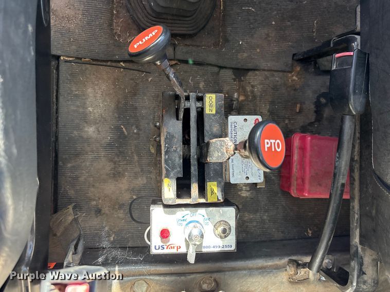 image for item EA7058 1999 Mack RD dump truck