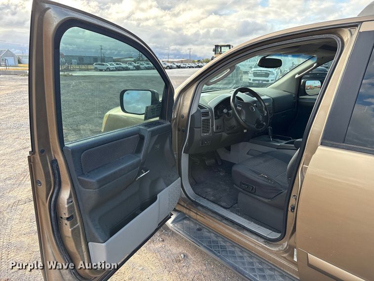 image for item EA7629 2004 Nissan Armada SUV