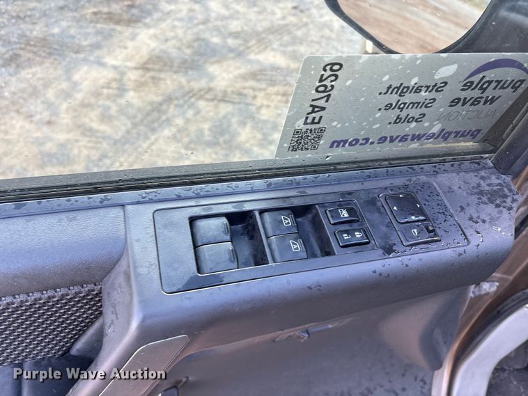 image for item EA7629 2004 Nissan Armada SUV