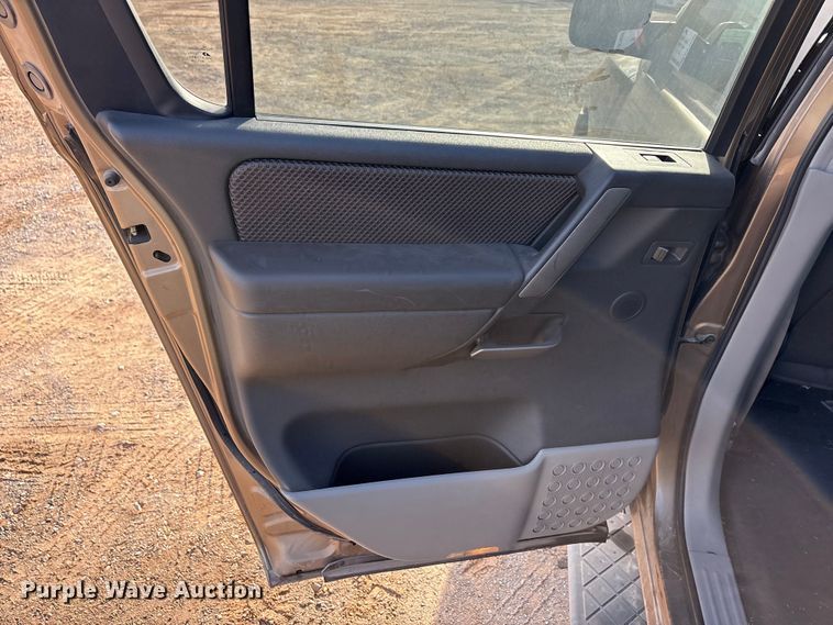 image for item EA7629 2004 Nissan Armada SUV