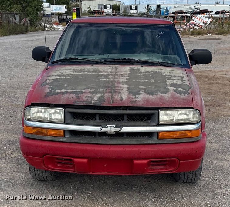 image for item EA7643 2001 Chevrolet S10 pickup truck