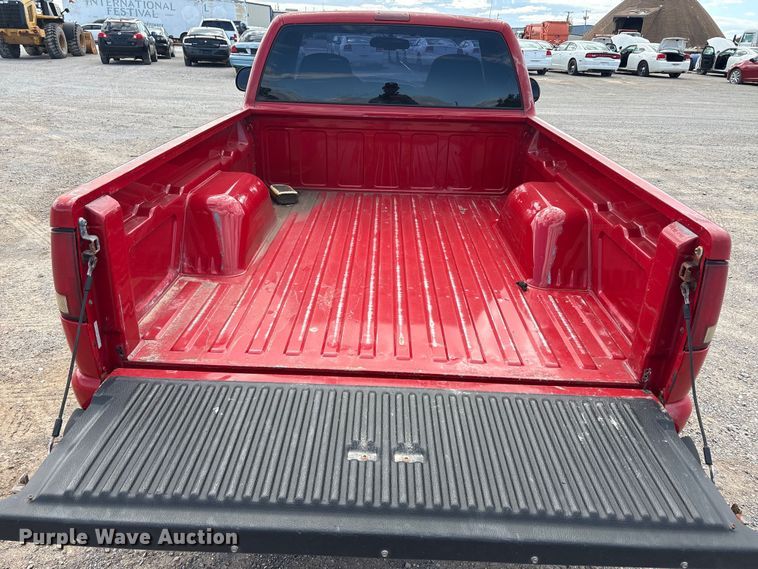 image for item EA7643 2001 Chevrolet S10 pickup truck