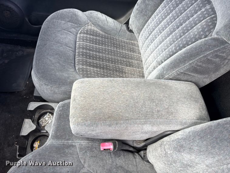 image for item EA7643 2001 Chevrolet S10 pickup truck