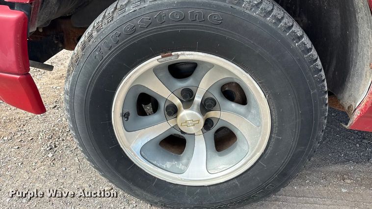 image for item EA7643 2001 Chevrolet S10 pickup truck