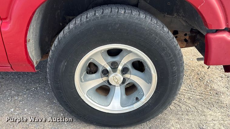 image for item EA7643 2001 Chevrolet S10 pickup truck